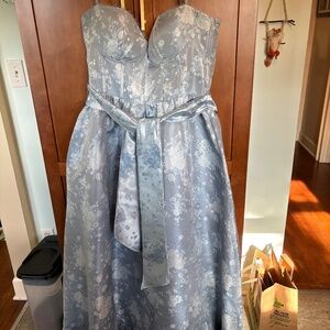 V. Chapman Prom dress/wedding dress